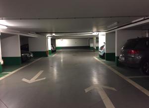 Place de parking à louer : 16 Rue Pierre Lhomme, Courbevoie, France