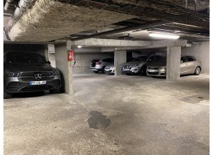 Place de parking à louer : 6 Rue le Tintoret, 92400 Courbevoie, France