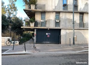 Place de parking à louer : 23 Rue Albert Roussel, 75017 Paris, France