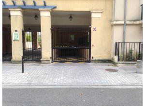 Place de parking à louer : 6 Rue de la Galmy, Chessy, France