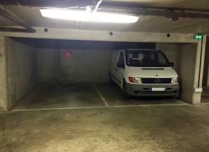 Place de parking à louer : 88 Rue des Étudiants, Courbevoie, France