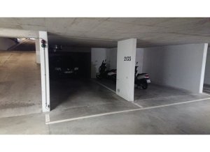 Place de parking à louer : 184 Rue du Faubourg Saint-Martin, 75010 Paris, France