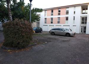 Place de parking à louer : 210 Rue de Bègles, 33800 Bordeaux, France
