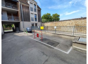 Place de parking à louer : 45 Rue Bertaux, 77610 Fontenay-Trésigny, France